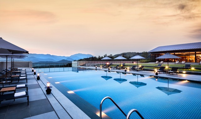 “森林无边室外泳池